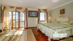 Дом 267м&sup2;, 3-этажный, участок 35 сот.  