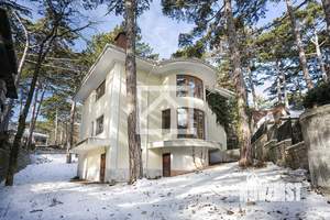 Дом 300м&sup2;, 3-этажный, участок 11 сот.  