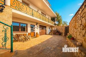 Дом 365м&sup2;, 3-этажный, участок 20 сот.  