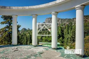 Дом 1157м&sup2;, 3-этажный, участок 20 сот.  