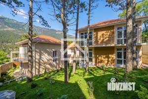 Дом 690м&sup2;, 2-этажный, участок 12 сот.  