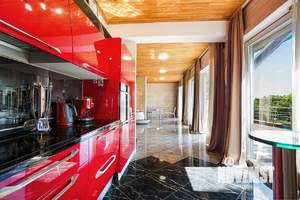 Дом 350м², 3-этажный, участок 10 сот.  