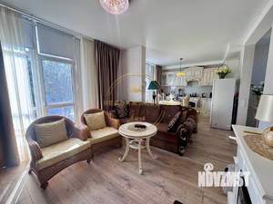 Дом 200м&sup2;, 3-этажный, участок 3 сот.  