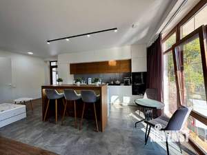 Дом 285м², 3-этажный, участок 12 сот.  