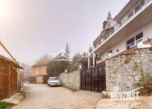 Дом 365м&sup2;, 3-этажный, участок 20 сот.  