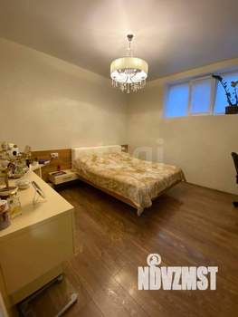 Дом 240м&sup2;, 2-этажный, участок 10 сот.  