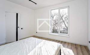 Дом 210м&sup2;, 3-этажный, участок 4 сот.  