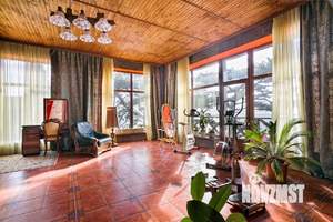 Дом 375м², 3-этажный, участок 15 сот.  