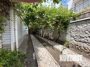 Дом 400м&sup2;, 3-этажный, участок 6 сот.  