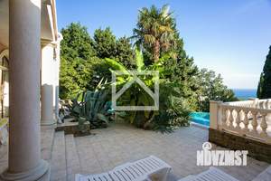 Дом 689м&sup2;, 3-этажный, участок 15 сот.  