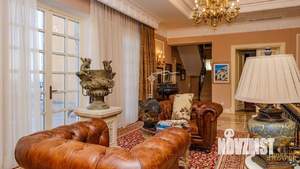 Дом 1250м², 4-этажный, участок 18 сот.  