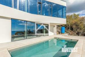 Дом 545м&sup2;, 3-этажный, участок 10 сот.  