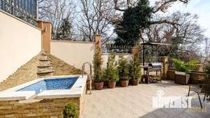 Дом 285м², 3-этажный, участок 12 сот.  