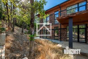 Дом 270м&sup2;, 3-этажный, участок 5 сот.  