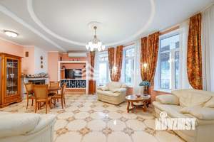 Дом 365м&sup2;, 3-этажный, участок 20 сот.  