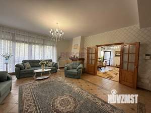 Дом 303м&sup2;, 3-этажный, участок 7 сот.  