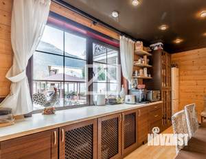 Дом 599м², 3-этажный, участок 13 сот.  