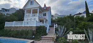 Дом 215м&sup2;, 3-этажный, участок 14 сот.  