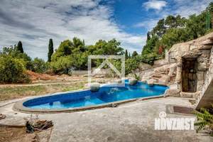 Дом 299м&sup2;, 3-этажный, участок 13 сот.  