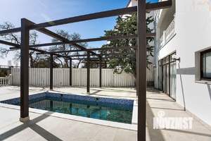 Дом 252м&sup2;, 3-этажный, участок 4 сот.  