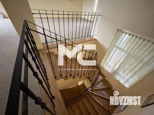 Дом 321м², 3-этажный, участок 10 сот.  