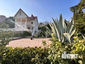 Дом 215м&sup2;, 3-этажный, участок 12 сот.  