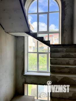 Дом 400м&sup2;, 3-этажный, участок 10 сот.  