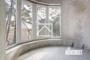 Дом 300м&sup2;, 3-этажный, участок 11 сот.  