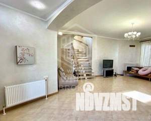 Дом 363м&sup2;, 3-этажный, участок 4 сот.  