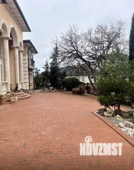 Дом 1250м&sup2;, 4-этажный, участок 17 сот.  