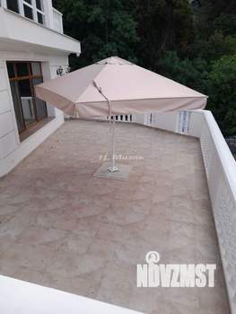 Дом 1700м&sup2;, 3-этажный, участок 13 сот.  