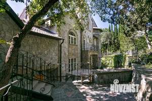 Дом 425м&sup2;, 3-этажный, участок 23 сот.  