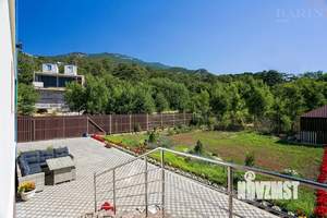 Коттедж 280м², 3-этажный, участок 8 сот.  