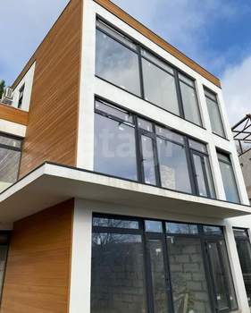 Дом 306м&sup2;, 3-этажный, участок 4 сот.  