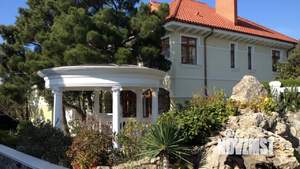 Дом 300м&sup2;, 3-этажный, участок 6 сот.  