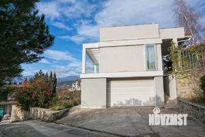 Дом 447м², 3-этажный, участок 15 сот.  