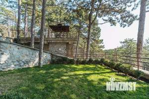 Дом 610м&sup2;, 3-этажный, участок 15 сот.  