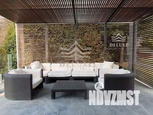 Дом 703м&sup2;, 2-этажный, участок 12 сот.  