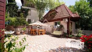 Дом 600м&sup2;, 3-этажный, участок 6 сот.  