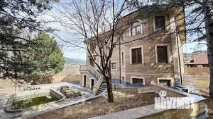 Дом 504м&sup2;, 3-этажный, участок 14 сот.  