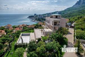 Дом 3270м&sup2;, 4-этажный, участок 110 сот.  