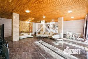 Дом 350м&sup2;, 3-этажный, участок 10 сот.  