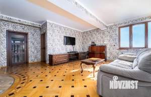 Дом 317м², 3-этажный, участок 7 сот.  