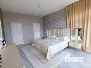 Дом 371м&sup2;, 3-этажный, участок 8 сот.  