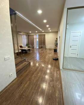 Дом 240м², 2-этажный, участок 10 сот.  