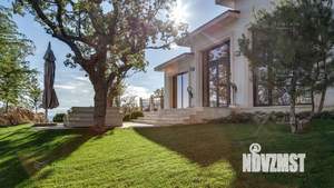 Дом 3270м&sup2;, 4-этажный, участок 110 сот.  