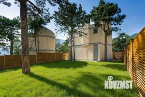 Дом 146м&sup2;, 3-этажный, участок 4 сот.  