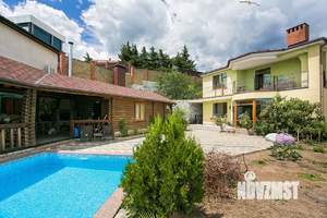 Дом 300м², 3-этажный, участок 7 сот.  