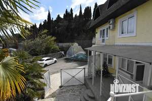 Дом 400м&sup2;, 3-этажный, участок 7 сот.  