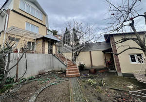 Дом 150м&sup2;, 3-этажный, участок 4 сот.  